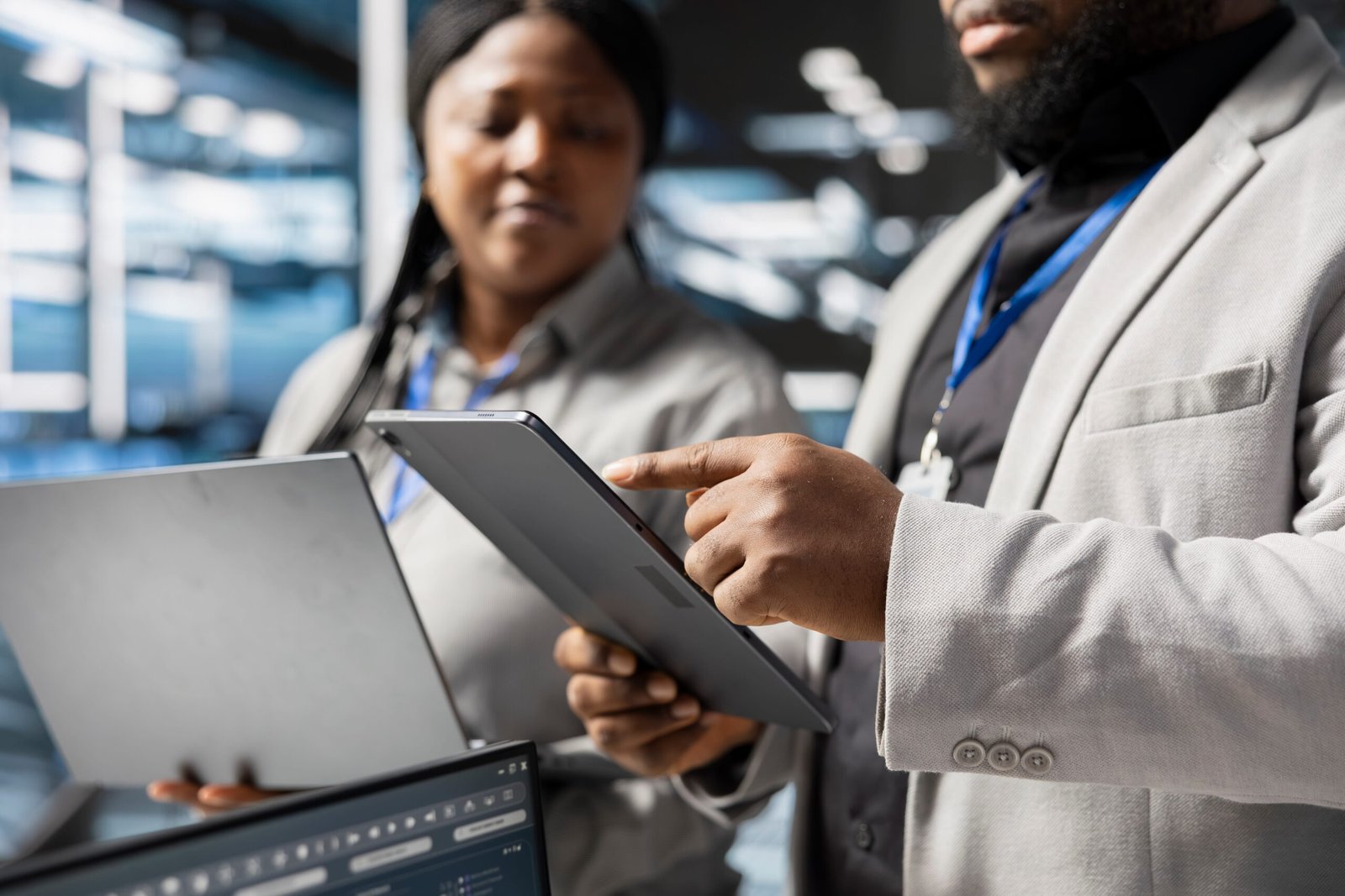 data-center-coworkers-working-together-update-servers-tech(1)